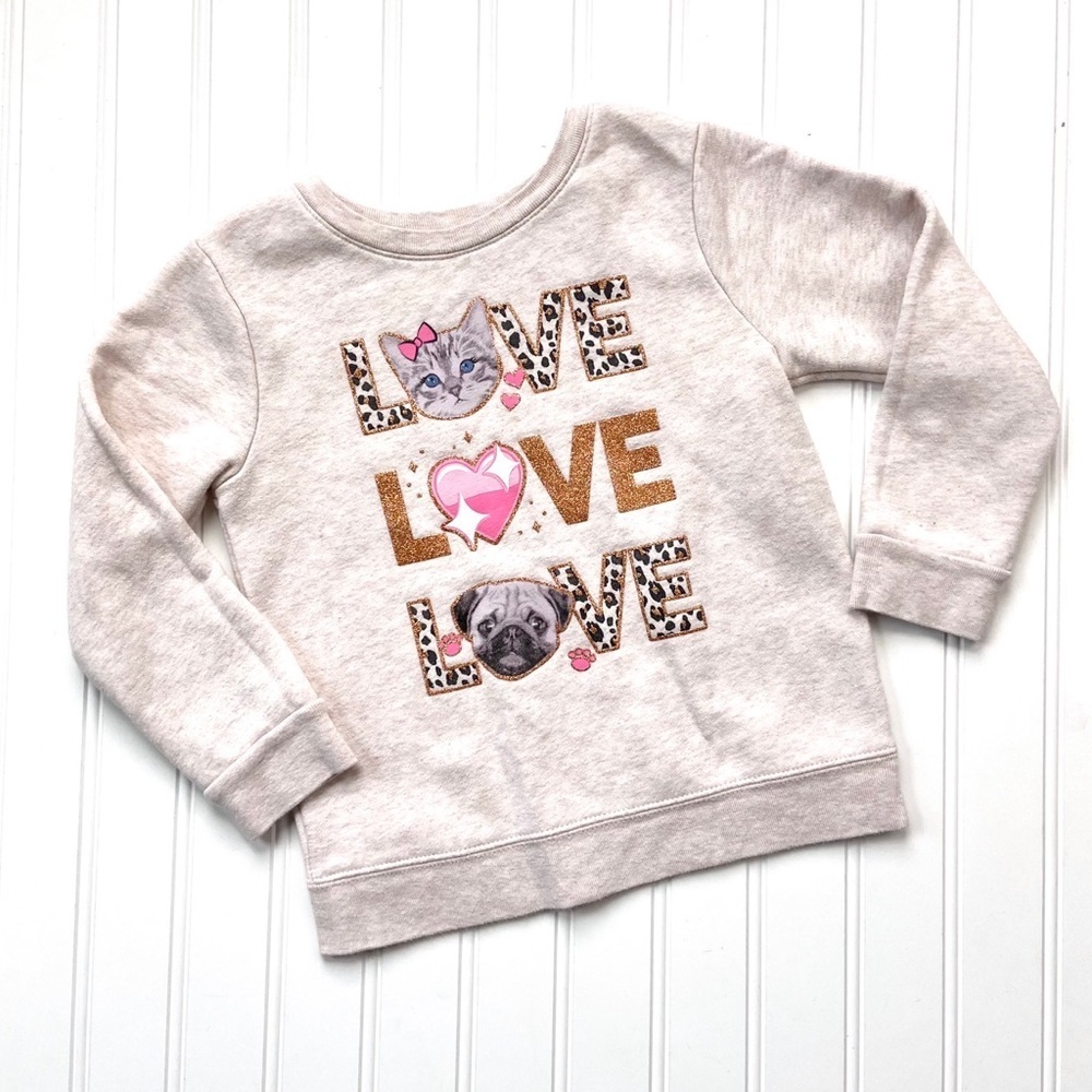 Love graphic sweatshirt